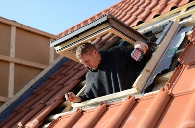 Pose de fenêtres de toit Velux à Montfleur